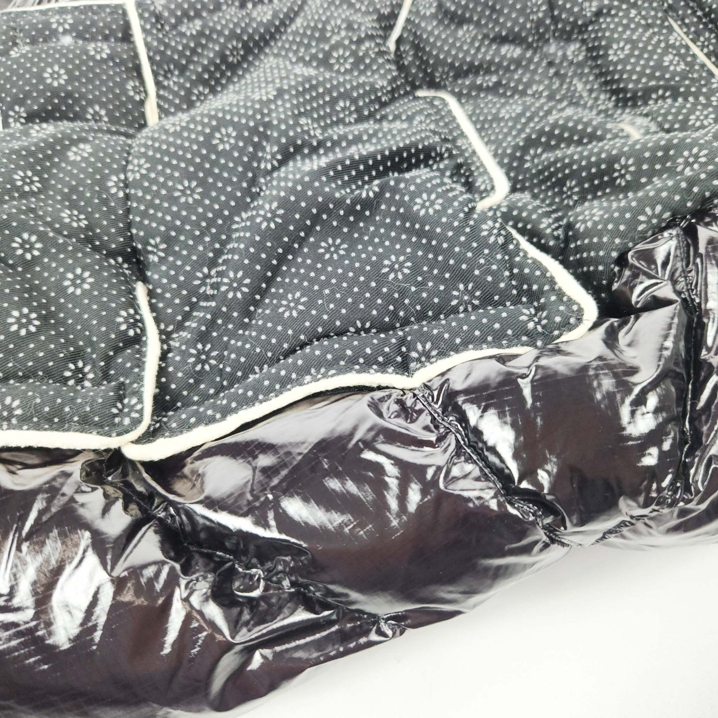 7AM Enfant Blanket 212 Evolution Black Polar footmuff with fleece lining close up view back side