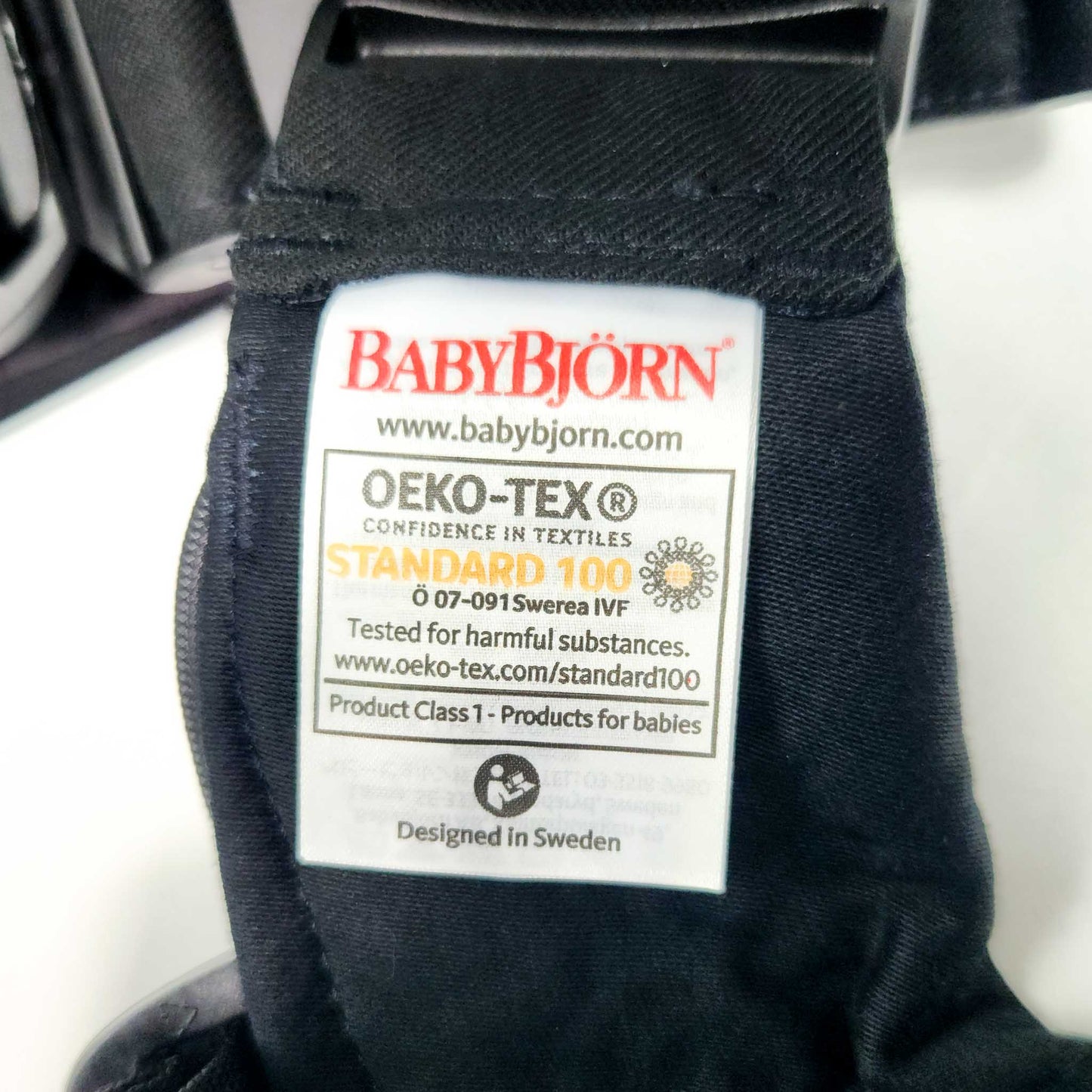 BABYBJÖRN Baby Carrier One in Black Cotton label