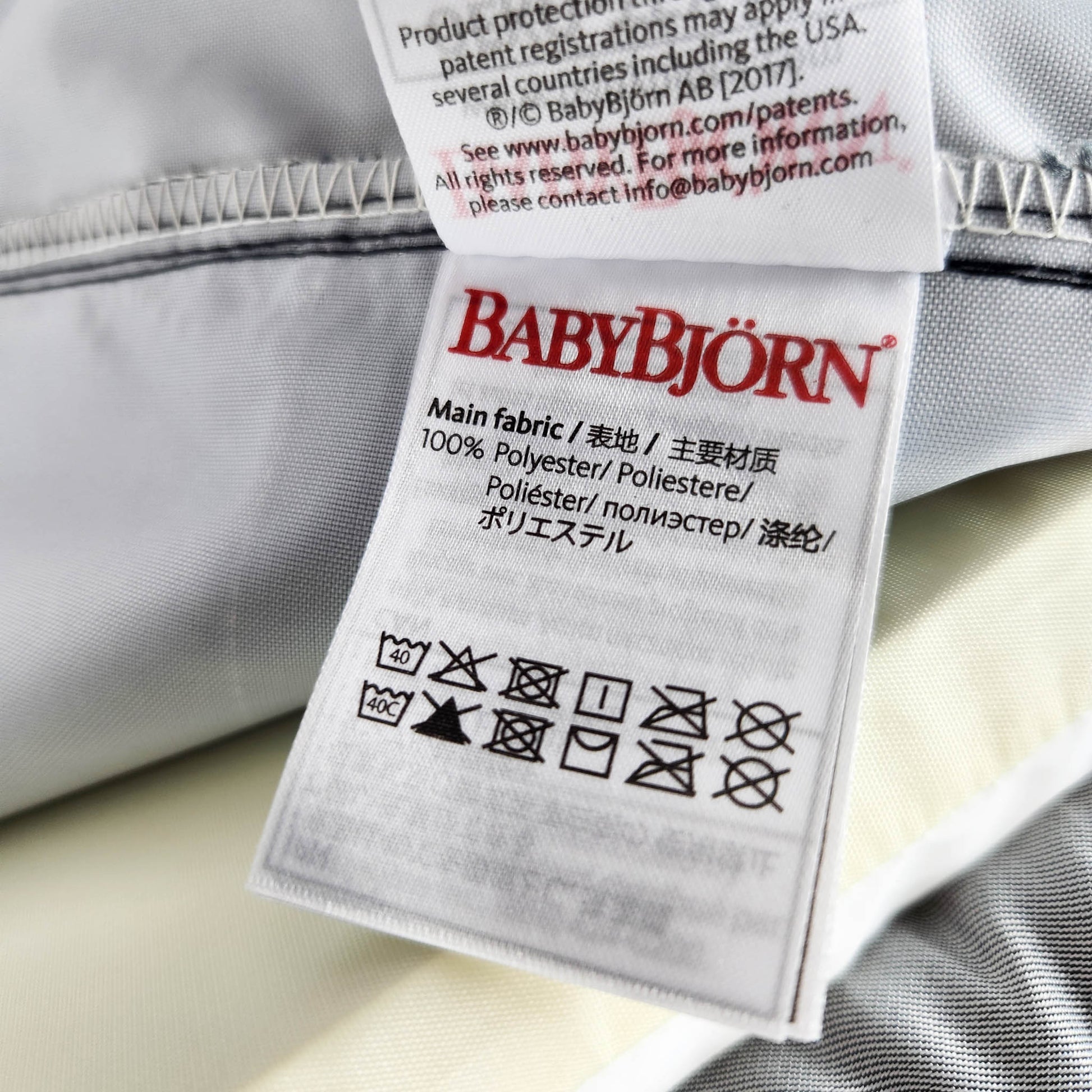 BABYBJÖRN Play Yard Light with Carry Bag - Silver detail showing care instruction